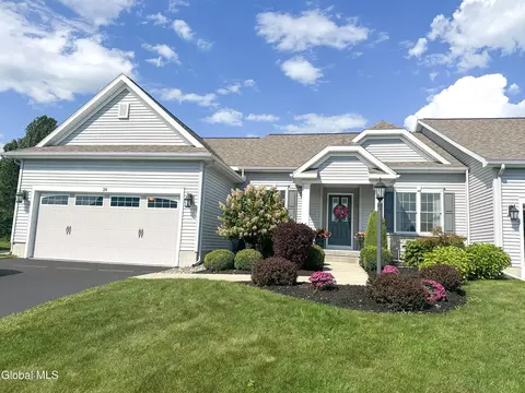 24 Parkview Dr, Mechanicville, NY 12118