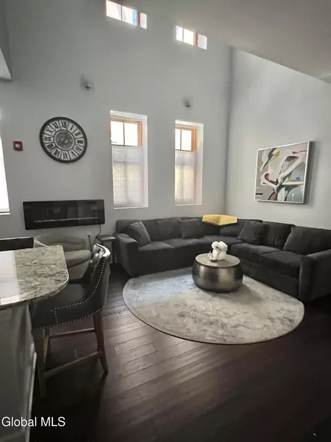 5 Spring St #101, Saratoga Springs, NY 12866