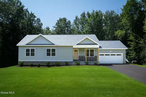 65 King Rd, Saratoga Springs, NY 12866