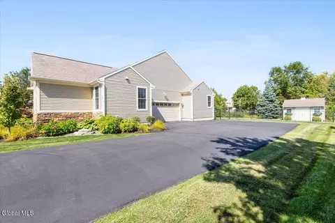 22 Silo Dr, Halfmoon, NY 12188 photo 3