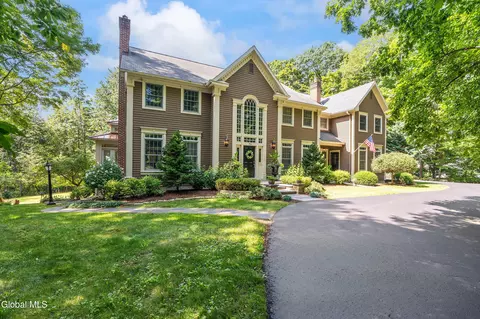 70 Dublin Dr, Niskayuna, NY 12309