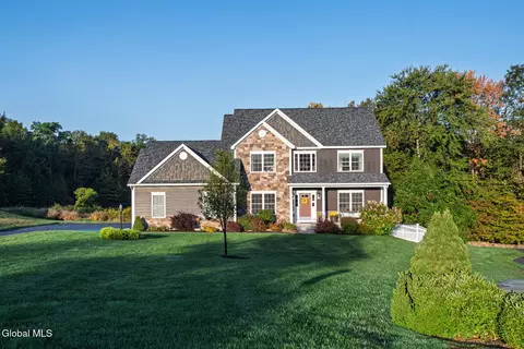 17 Meadowbrook Ct, Ballston Spa, NY 12020
