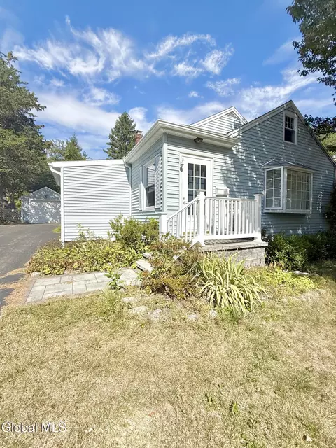 19 Orchard St, Delmar, NY 12054