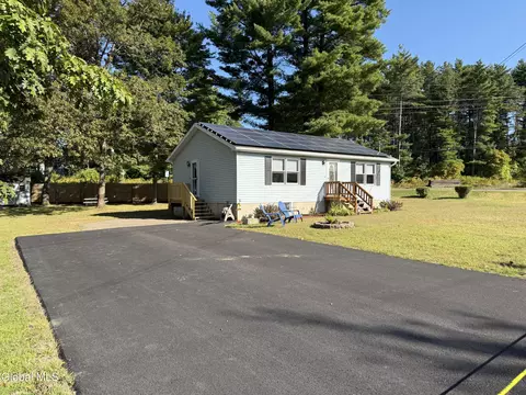 1 Zenas Dr, Queensbury, NY 12804