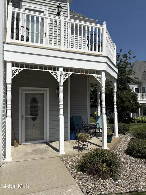 107 Kelly Cir, Altamont, NY 12009