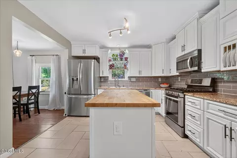 Kitchen - 23 Monroe Ave, Albany, NY 12203 photo 2 of 6