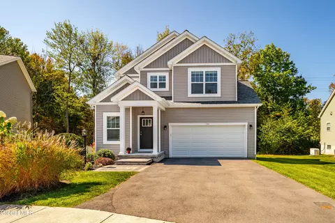 54 Vettura Ct, Malta, NY 12020