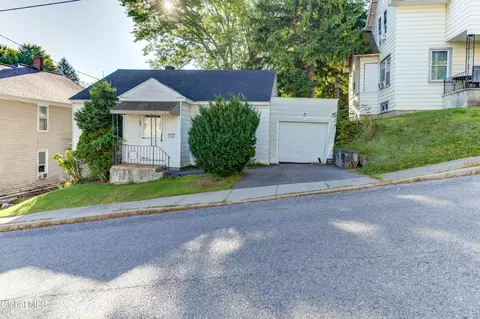 33 Dewitt St, Amsterdam, NY 12010
