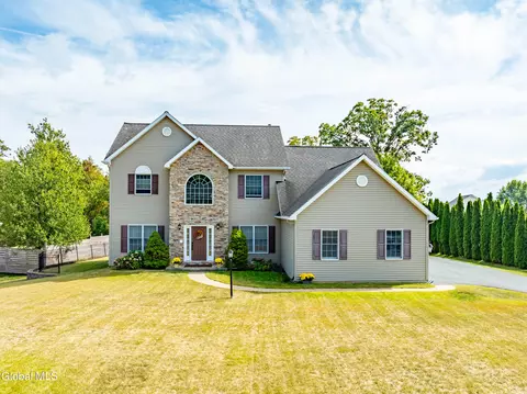 16 N Point Dr, Cohoes, NY 12047