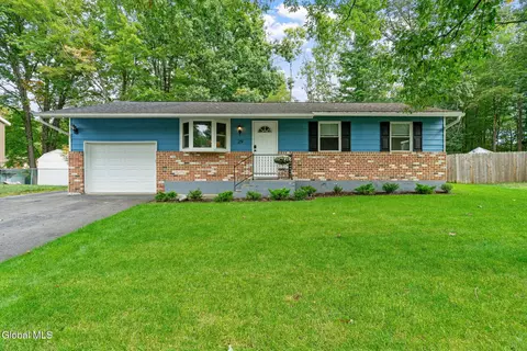 29 Karista Spring Dr, Saratoga Springs, NY 12866