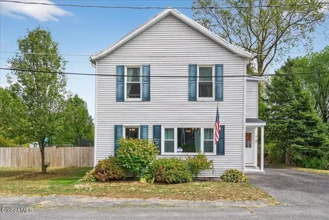 3 Cascade St, Cohoes, NY 12047