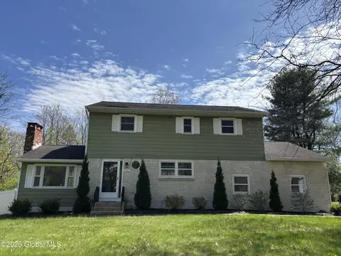 362 Lake Ave, Saratoga Springs, NY 12866