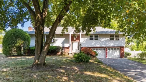 50 Emerick Ln, Loudonville, NY 12211