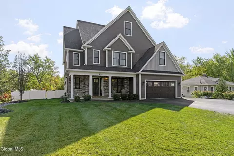 838 Pearse Rd, Niskayuna, NY 12309