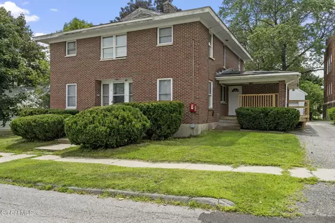 4 Nicholas St, Johnstown, NY 12095