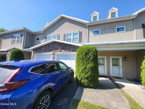 303 Avalon Pl #303, Cohoes, NY 12047