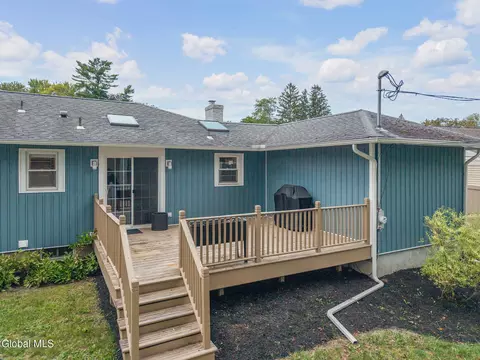 17 Dumbarton Dr, Delmar, NY 12054 photo 31