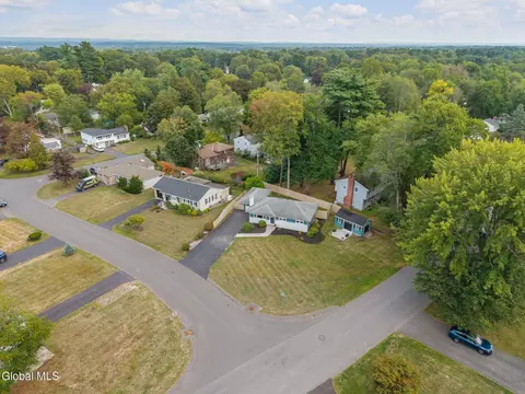 17 Dumbarton Dr, Delmar, NY 12054 photo 37