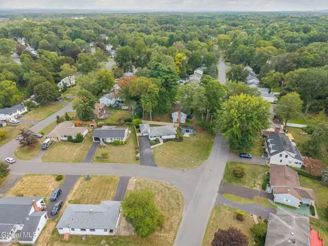 17 Dumbarton Dr, Delmar, NY 12054 photo 38