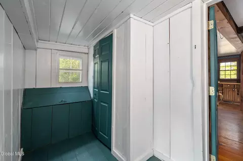 Entry Way - 7341 Fishhouse Rd, Broadalbin, NY 12025 photo 5 of 9