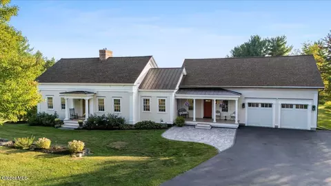 100 Van Auken Ln, Altamont, NY 12009