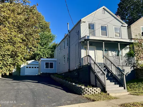 1572 3rd St, Rensselaer, NY 12144