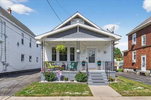 14 Chester St, Schenectady, NY 12304