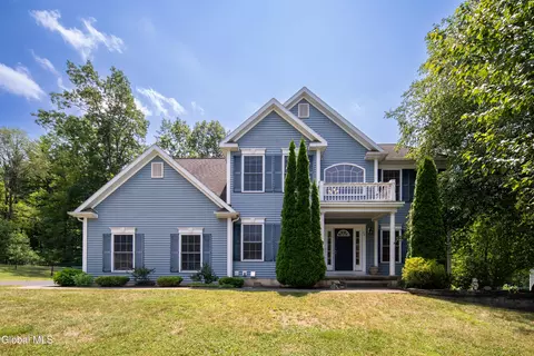 69 Mary Hadge Dr, Schenectady, NY 12309