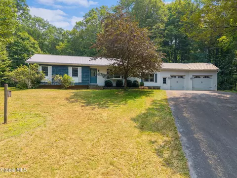 84 Seacord Dr, Davenport, NY 13750