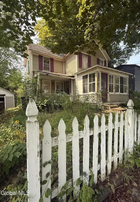 12 S Second Ave, Broadalbin, NY 12025