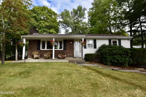 7 Marcel Rd, Halfmoon, NY 12065