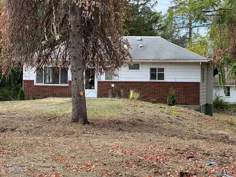 92 Columbia Tpke # B, Rensselaer, NY 12144