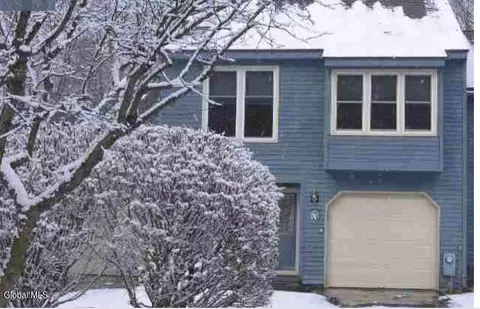 20 Tekakwitha Ct, Clifton Park, NY 12065