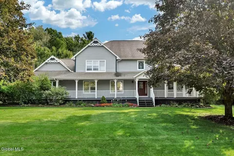 15 Cheviot Ct, Clifton Park, NY 12065