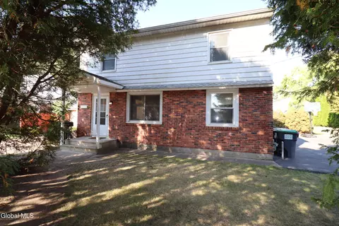 3267 Franklin St, Rotterdam, NY 12306
