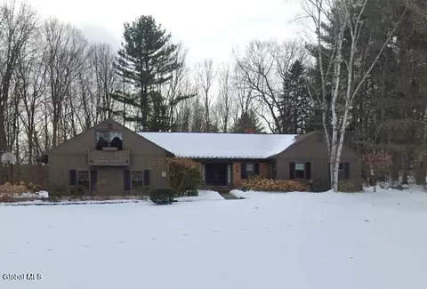 3 Sheraton Ln S, Queensbury, NY 12804