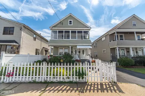 910 Pennsylvania Ave, Schenectady, NY 12303