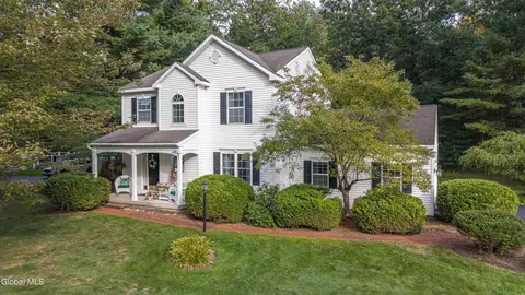 15 Hyde Ct, Queensbury, NY 12804