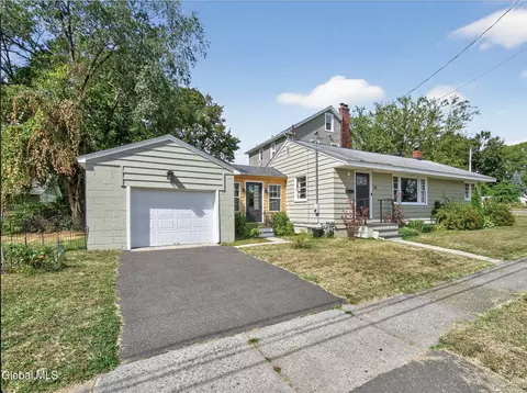 36 Eileen St, Albany, NY 12203