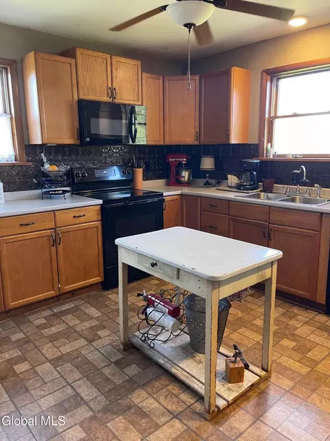 Kitchen - 427 Patrick Rd, Cobleskill, NY 12043 photo 3 of 4