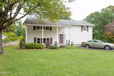 62 Greenfield Ave, Ballston Spa, NY 12020