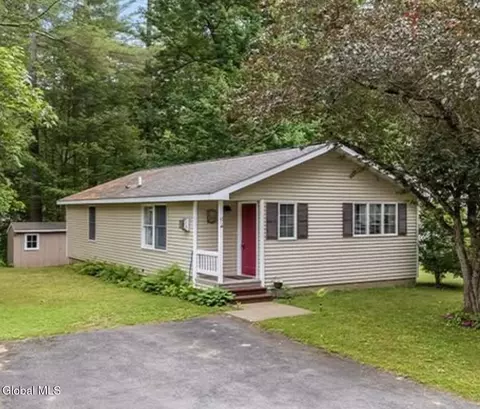 16 Ledgeview Dr, Lake George, NY 12845