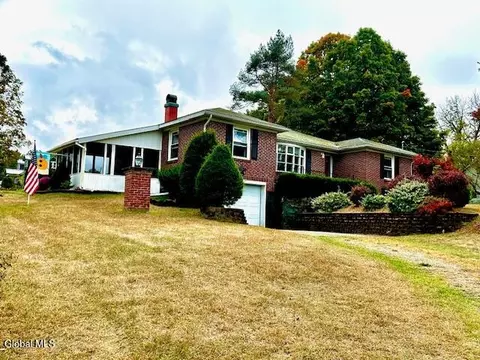 26 School St, Johnsonville, NY 12094