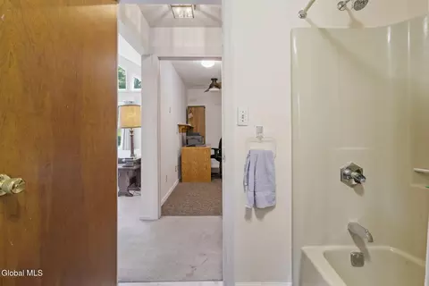 Bath - 827 Rector Rd, Glenville, NY 12302 photo 3 of 5