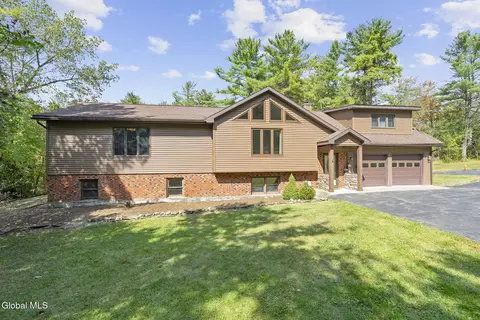 Exterior - 827 Rector Rd, Glenville, NY 12302 photo 2 of 10