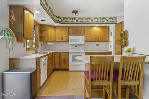 Kitchen - 827 Rector Rd, Glenville, NY 12302 photo 3 of 5