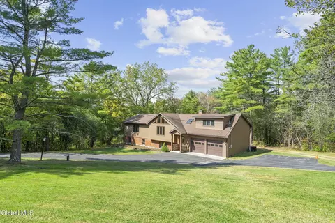 Exterior - 827 Rector Rd, Glenville, NY 12302 photo 8 of 10