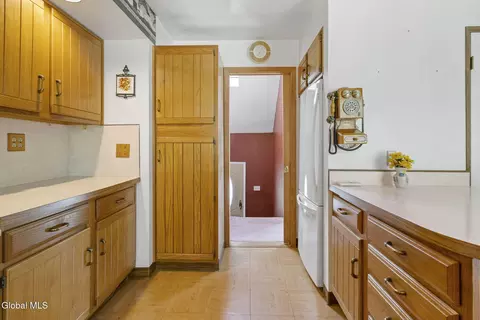 Entry Way - 827 Rector Rd, Glenville, NY 12302 photo 2 of 2