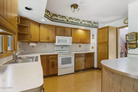 Kitchen - 827 Rector Rd, Glenville, NY 12302 photo 4 of 5