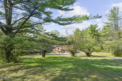 Exterior - 827 Rector Rd, Glenville, NY 12302 photo 7 of 10
